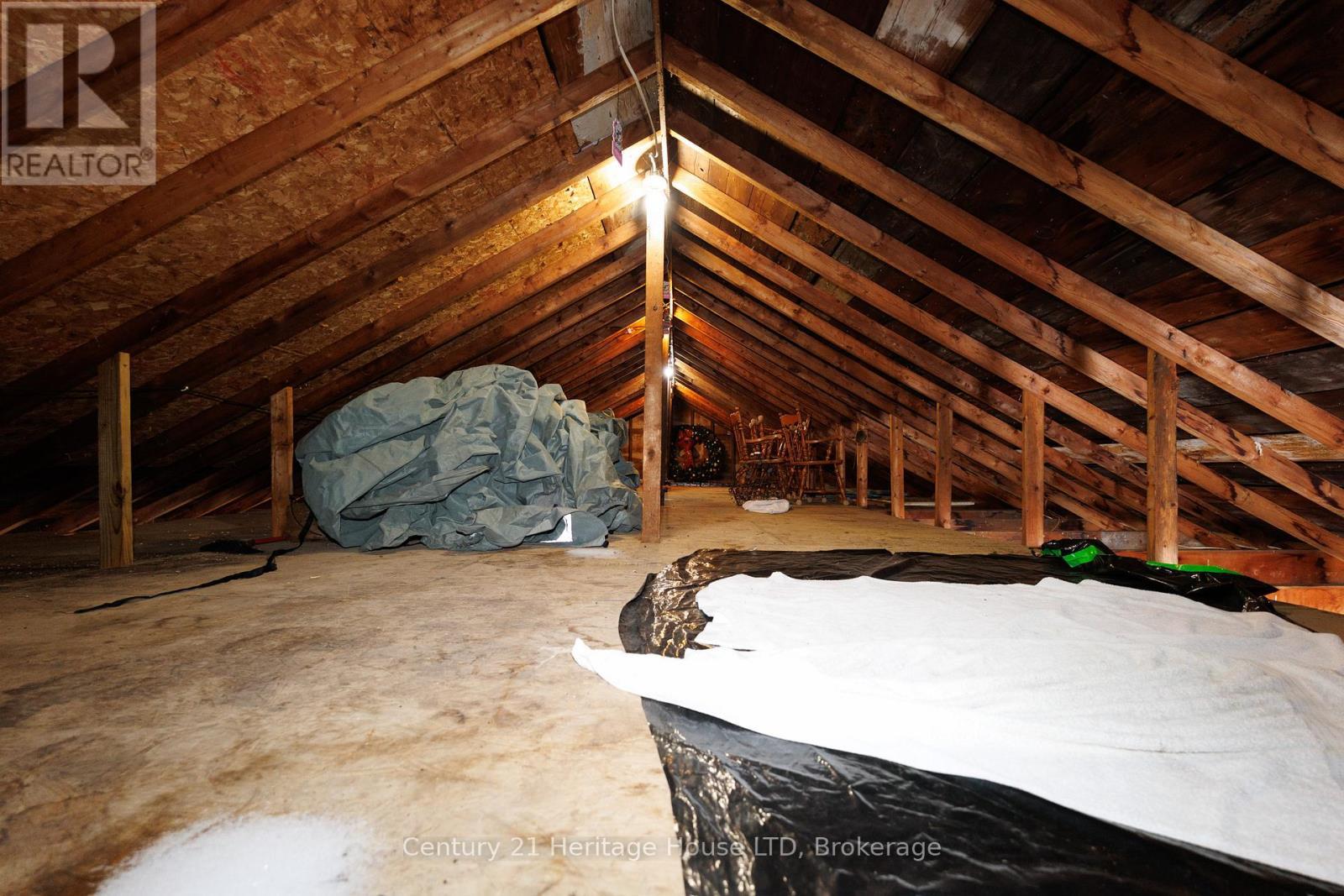 Garage loft - 467 Gorham Rd Road, Fort Erie (Point Abino), ON -