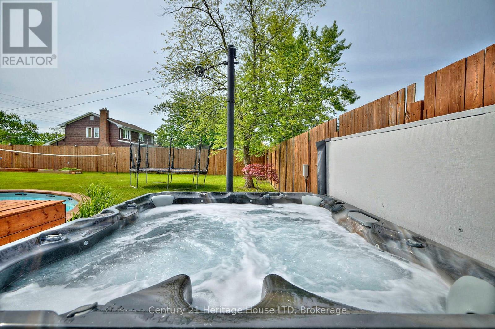 Hot tub - 467 Gorham Rd Road, Fort Erie (Point Abino), ON - Outdoor