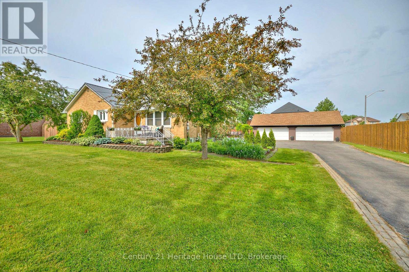 Welcome home! - 467 Gorham Rd Road, Fort Erie (Point Abino), ON - Outdoor