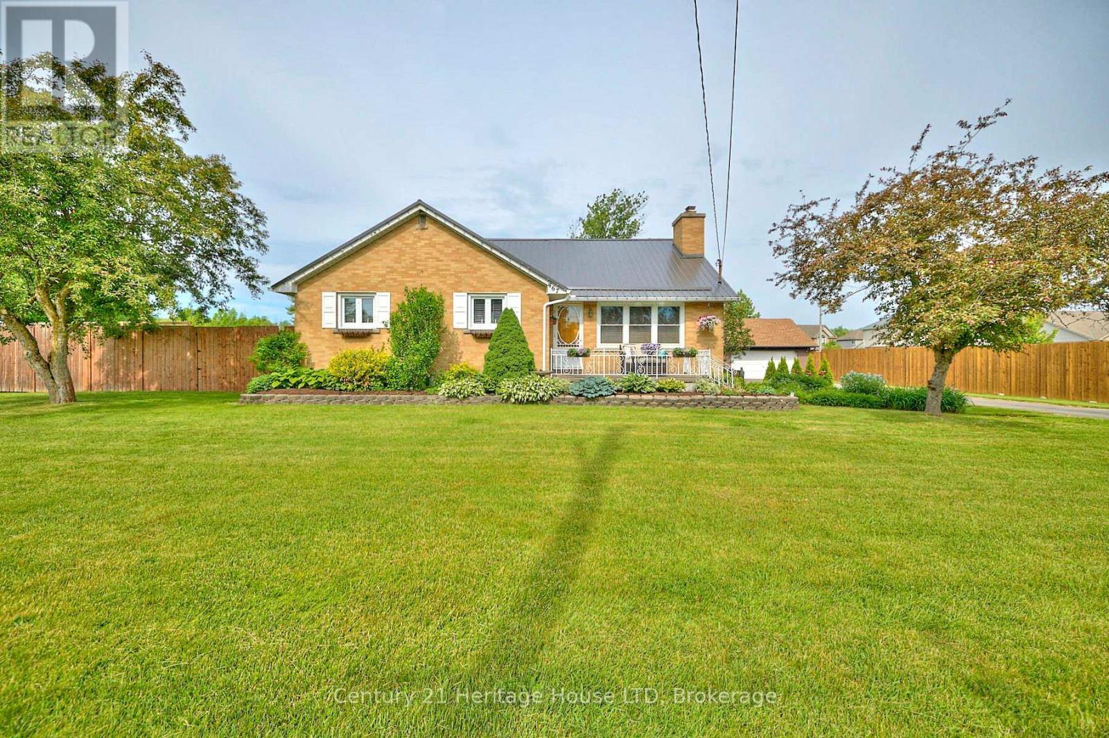 Welcome home! - 467 Gorham Rd Road, Fort Erie (Point Abino), ON - Outdoor