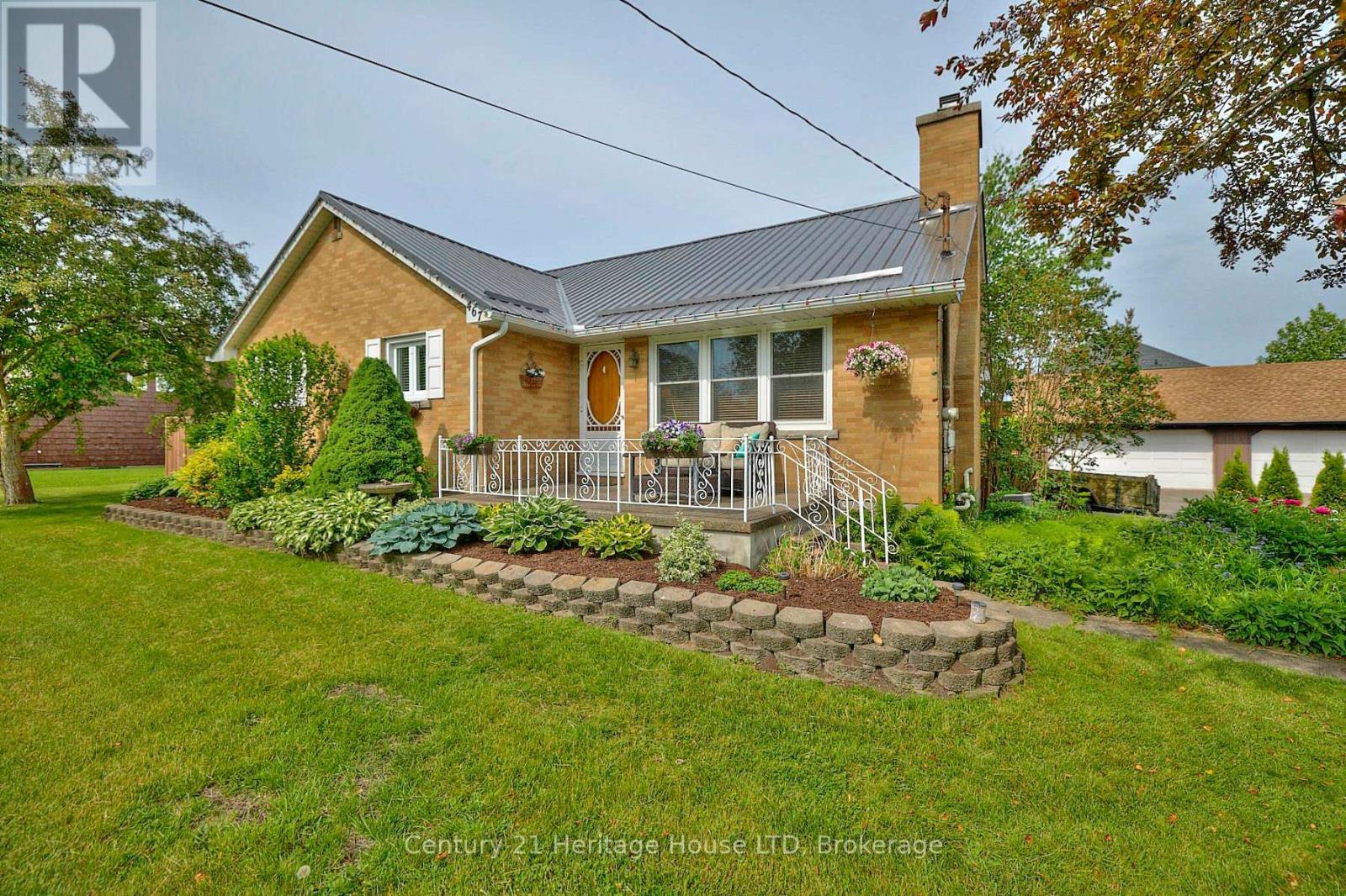 Welcome home! - 467 Gorham Rd Road, Fort Erie (Point Abino), ON - Outdoor With Deck Patio Veranda