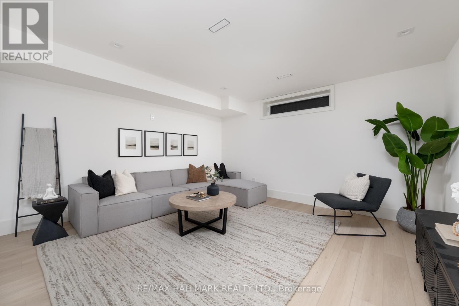 72 Marmot Street, Toronto, ON - Indoor Photo Showing Living Room