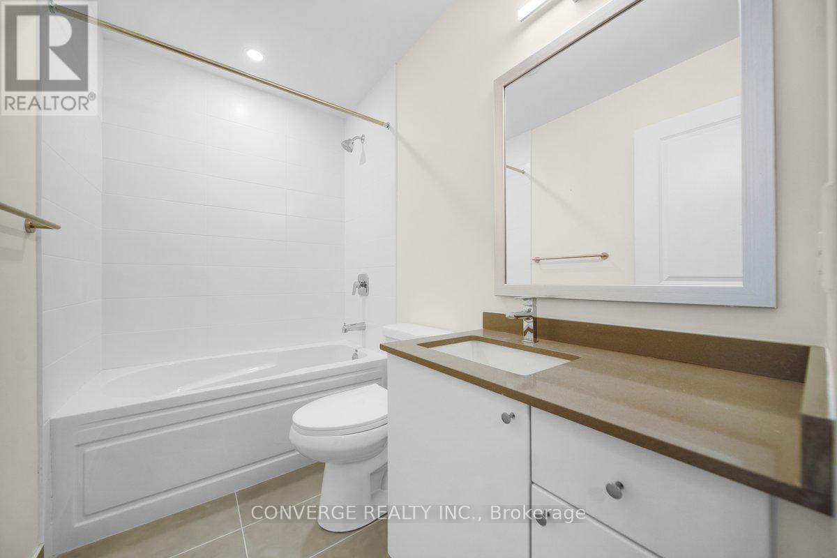 2501 - 3260 Sheppard Avenue E, Toronto, ON - Indoor Photo Showing Bathroom