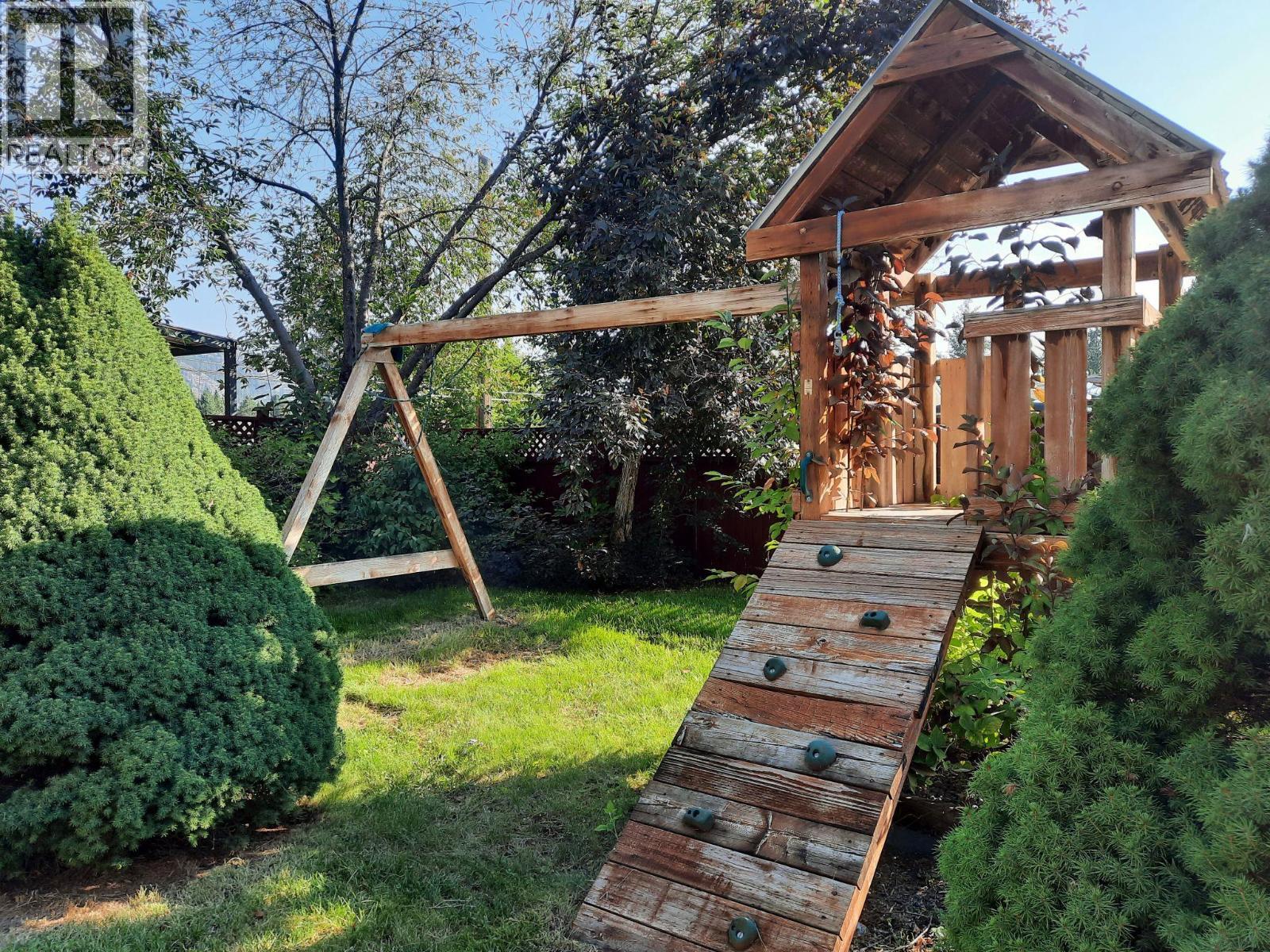 4300 Victoria Avenue E, Grand Forks, BC