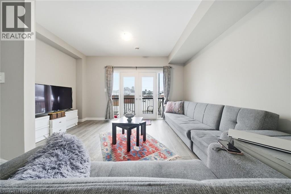 720 Grey Street Unit# 46, Brantford, ON - Indoor Photo Showing Living Room