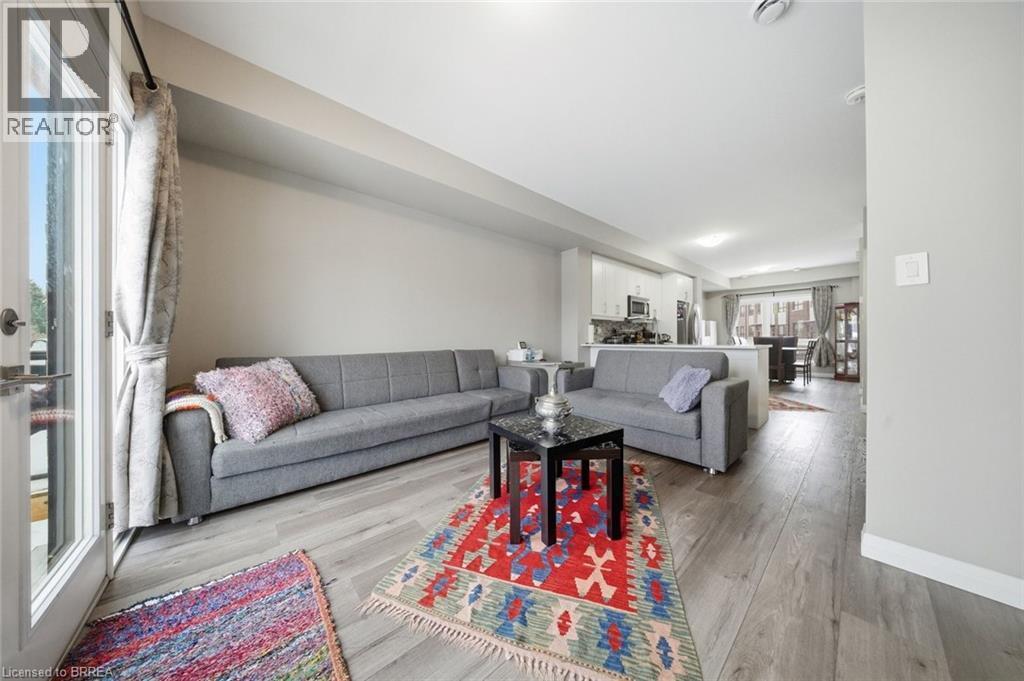 720 Grey Street Unit# 46, Brantford, ON - Indoor Photo Showing Living Room