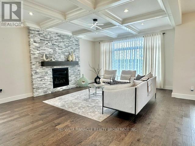 1795 Brayford Avenue, London South (South K), ON - Indoor Photo Showing Living Room With Fireplace