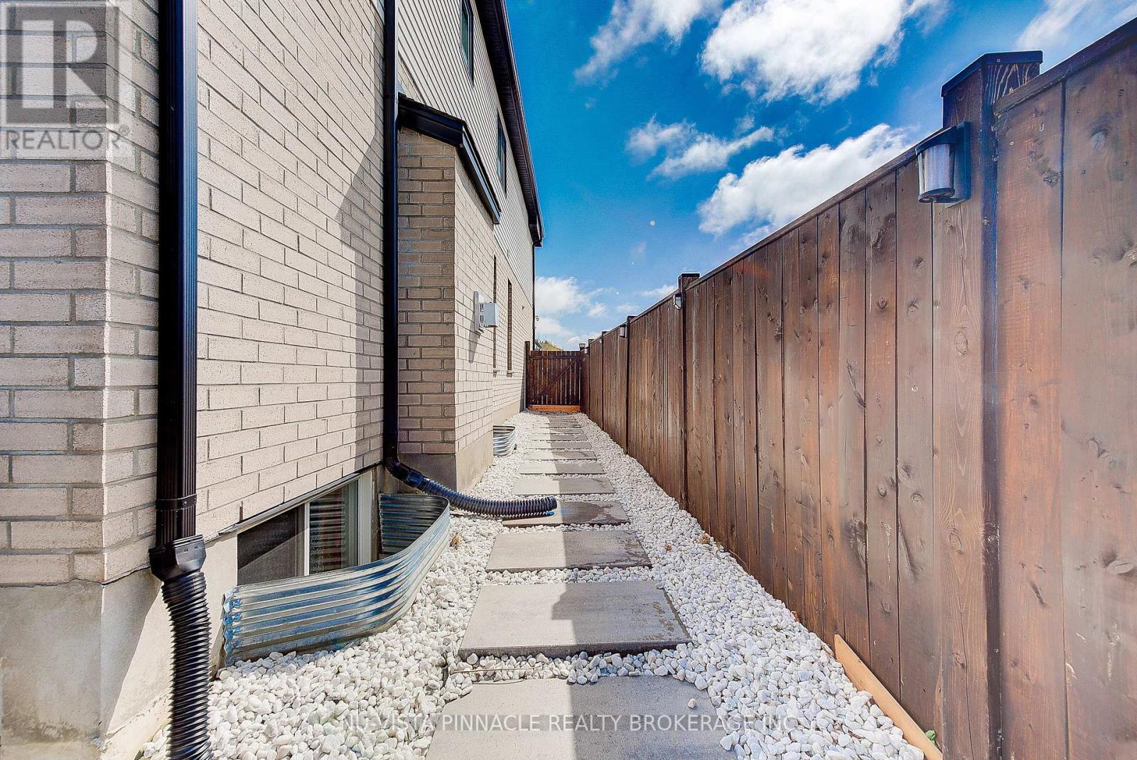 1795 Brayford Avenue, London South (South K), ON - Outdoor