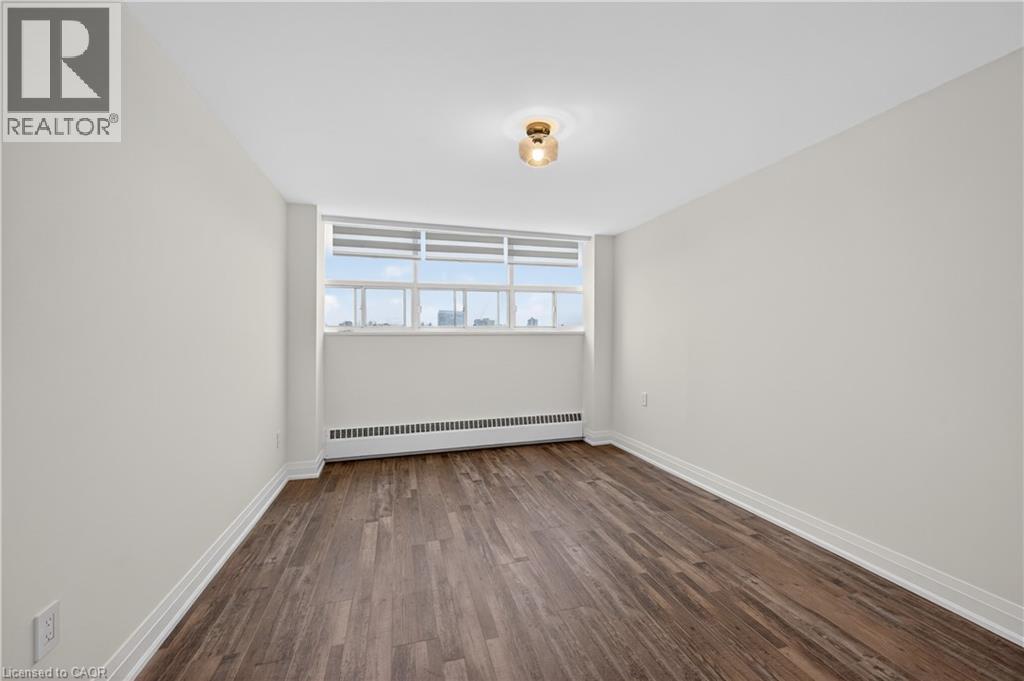 212 Kerr Street Unit# 702, Oakville, ON - Indoor Photo Showing Other Room