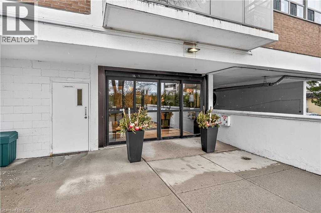 212 Kerr Street Unit# 702, Oakville, ON - Outdoor With Exterior