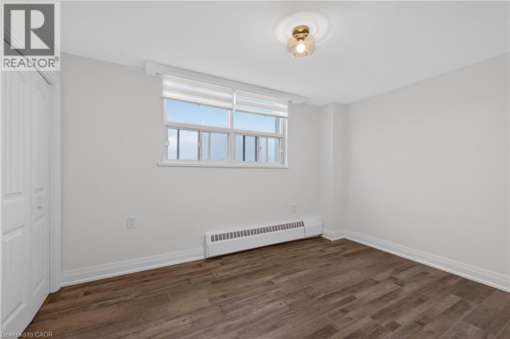 212 Kerr Street Unit# 702, Oakville, ON - Indoor Photo Showing Other Room