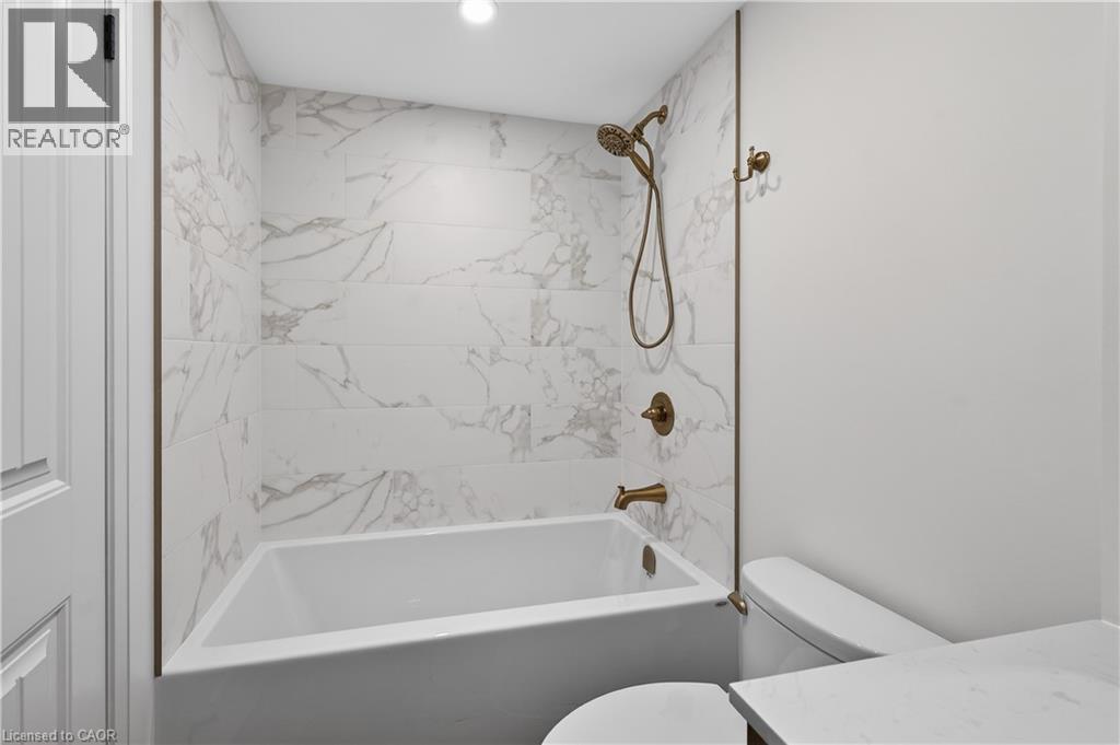 212 Kerr Street Unit# 702, Oakville, ON - Indoor Photo Showing Bathroom