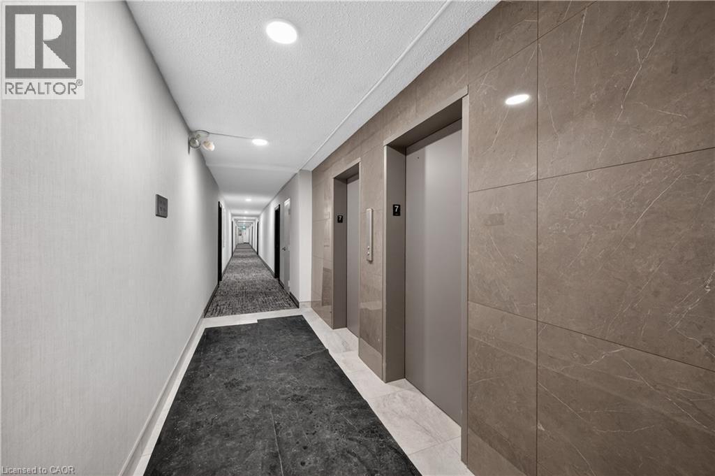 212 Kerr Street Unit# 702, Oakville, ON - Indoor Photo Showing Other Room