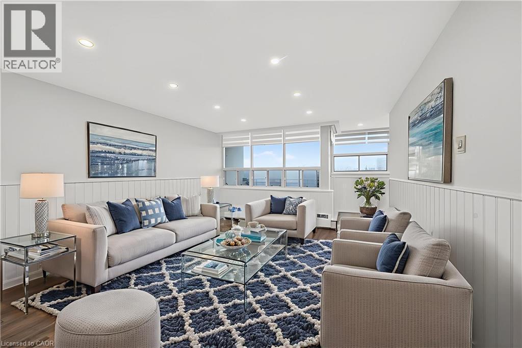 212 Kerr Street Unit# 702, Oakville, ON - Indoor Photo Showing Living Room