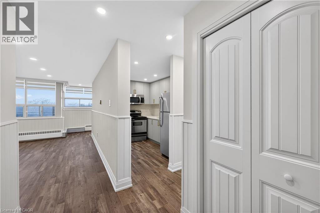 212 Kerr Street Unit# 702, Oakville, ON - Indoor Photo Showing Other Room