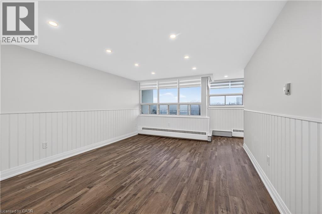 212 Kerr Street Unit# 702, Oakville, ON - Indoor Photo Showing Other Room