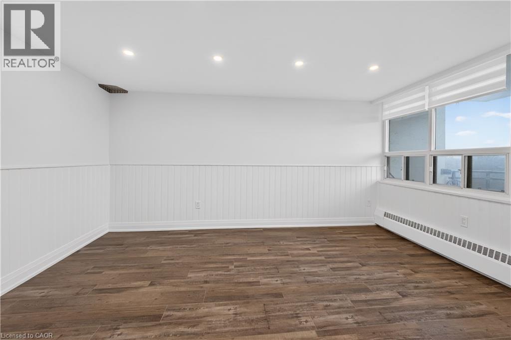 212 Kerr Street Unit# 702, Oakville, ON - Indoor Photo Showing Other Room