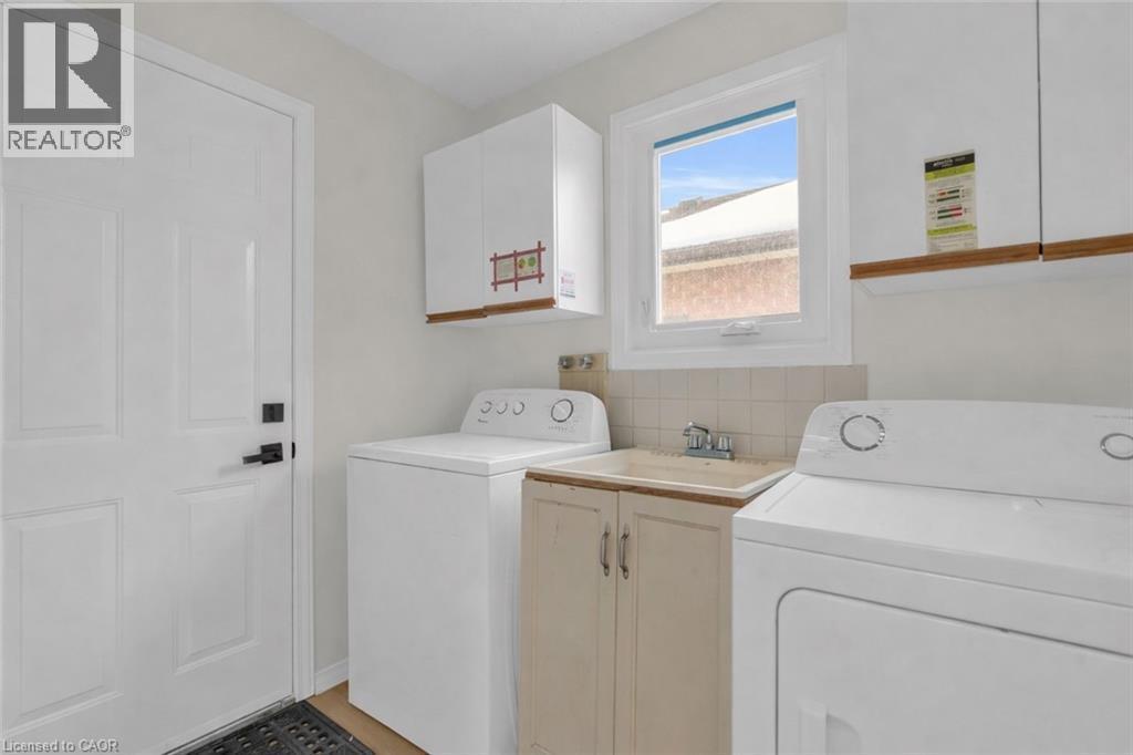 1 Balfour Court, Guelph, ON - Indoor Photo Showing Laundry Room