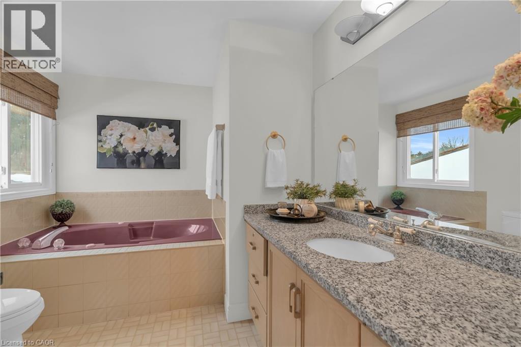 1 Balfour Court, Guelph, ON - Indoor Photo Showing Bathroom