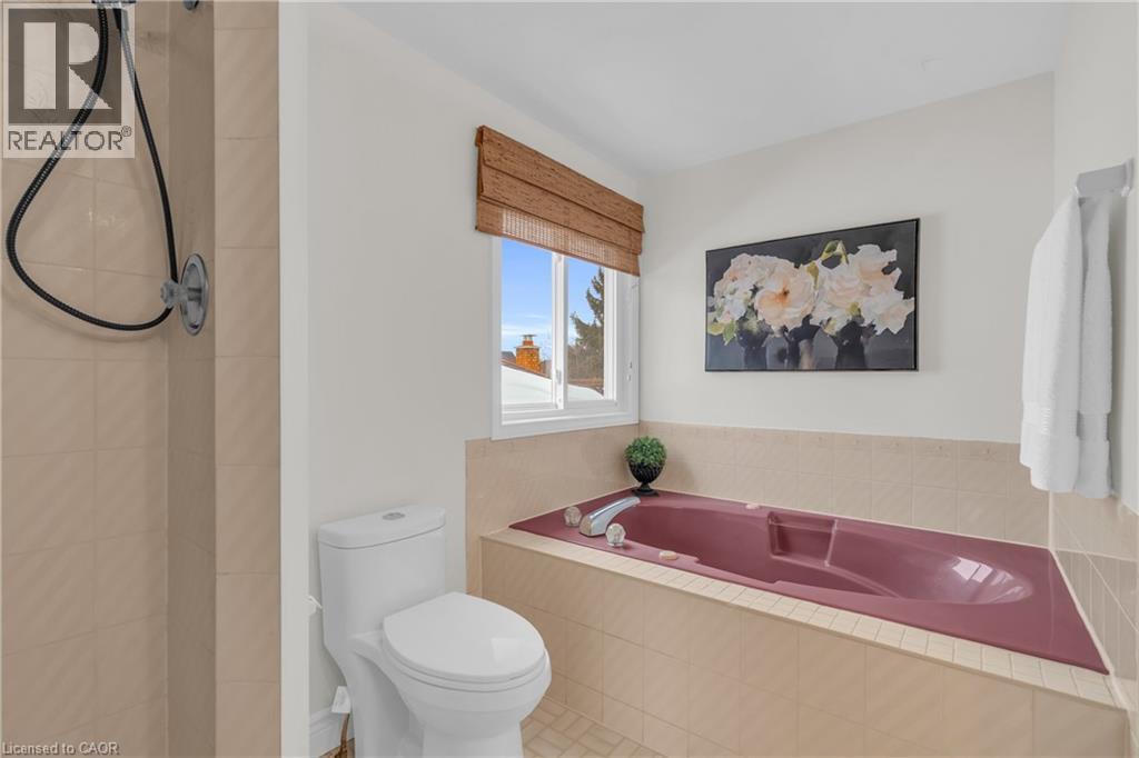 1 Balfour Court, Guelph, ON - Indoor Photo Showing Bathroom