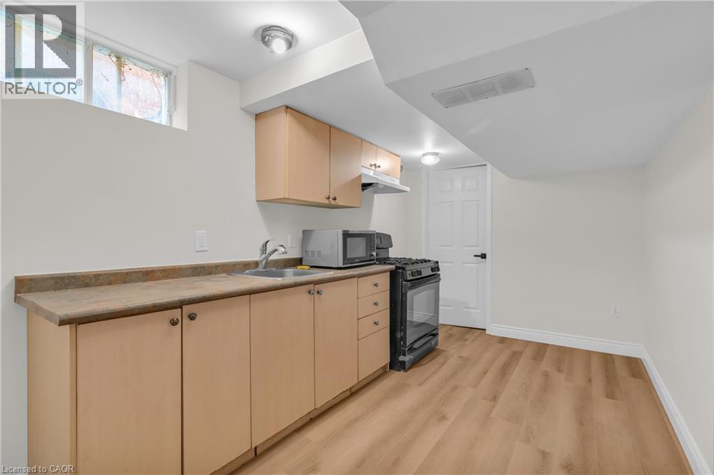 1 Balfour Court, Guelph, ON - Indoor Photo Showing Kitchen