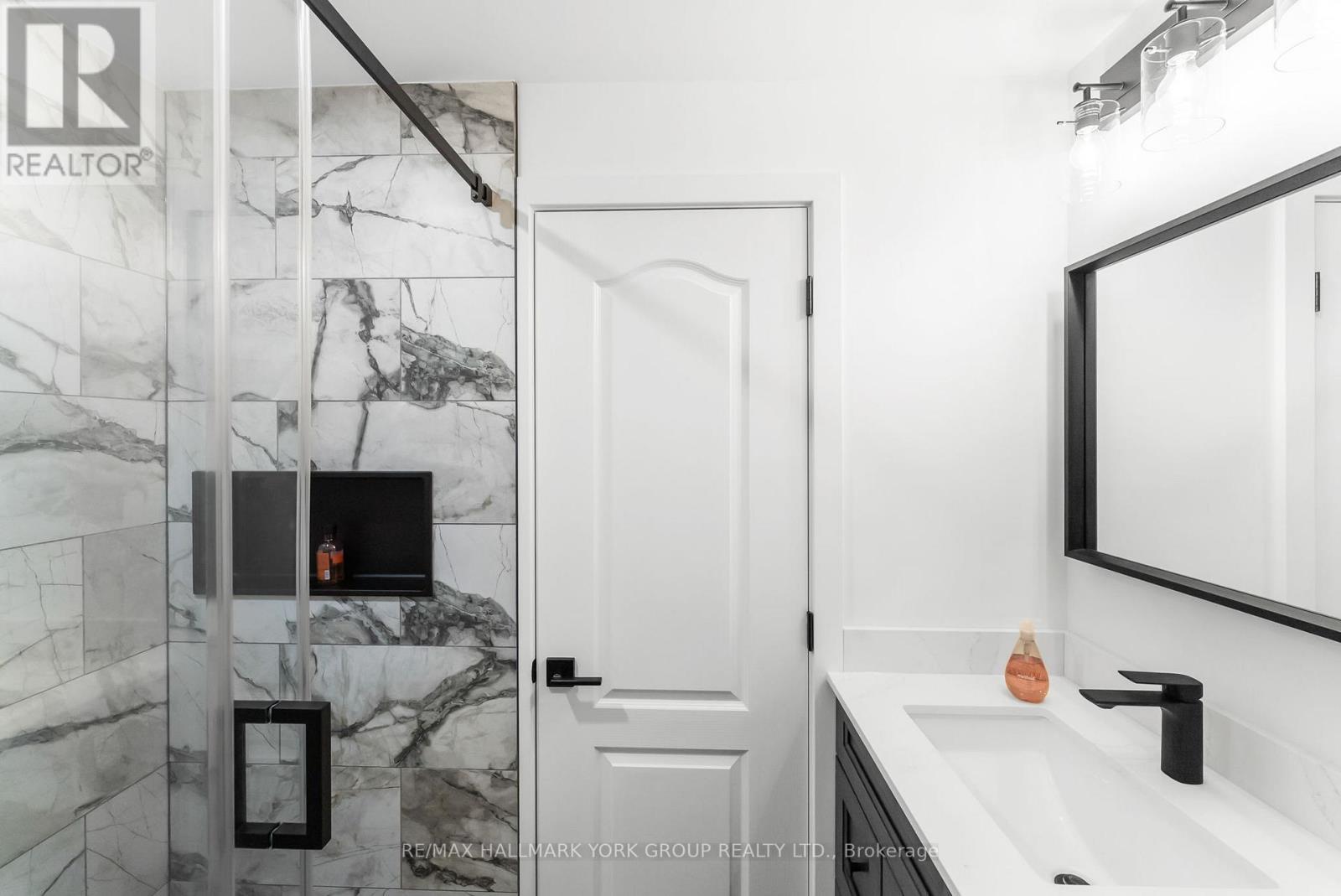 13 Charmuse Lane - East Gwillimbury - 13 Charmuse Lane, East Gwillimbury, ON - Indoor Photo Showing Bathroom