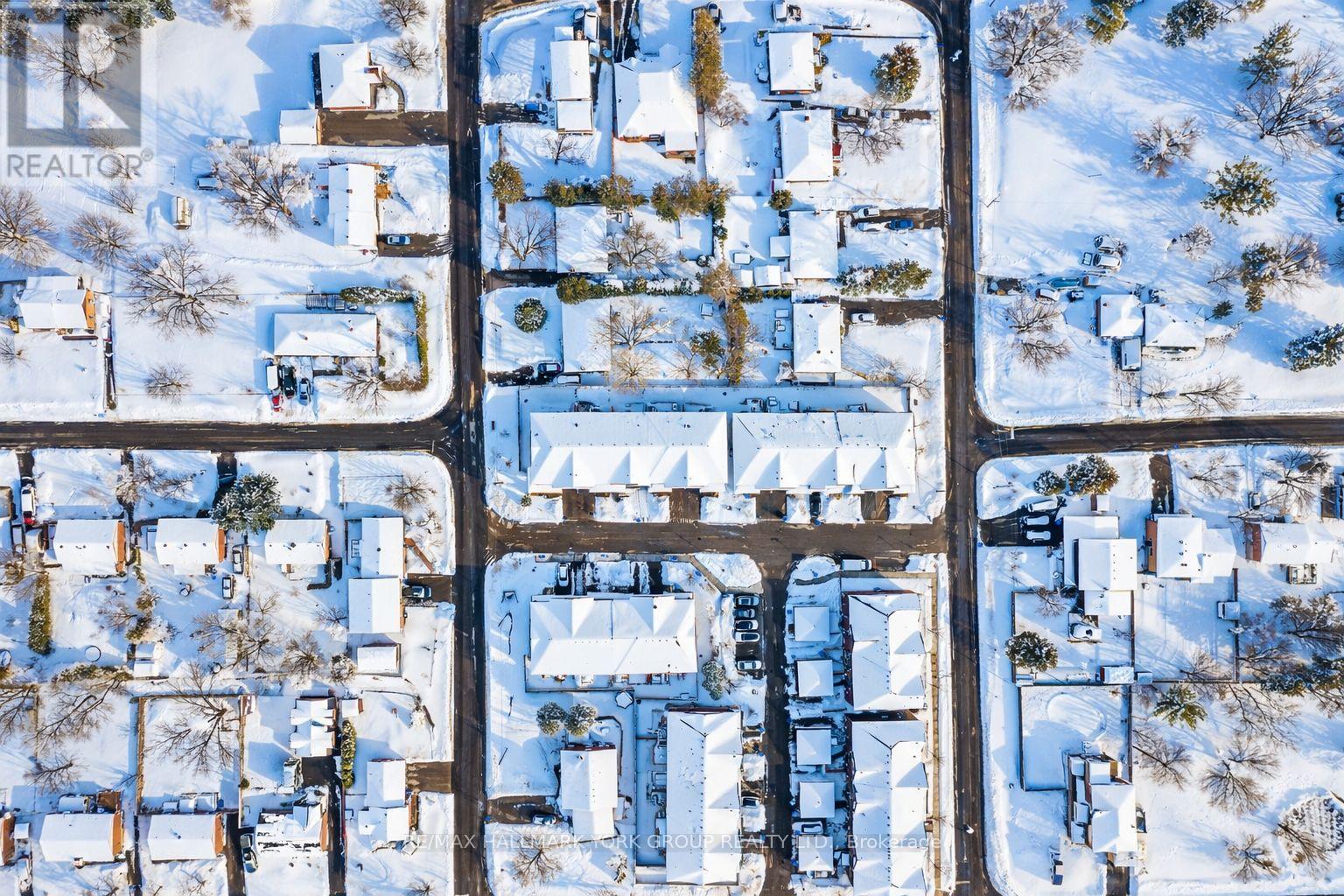 13 Charmuse Lane - East Gwillimbury - 13 Charmuse Lane, East Gwillimbury, ON - With View