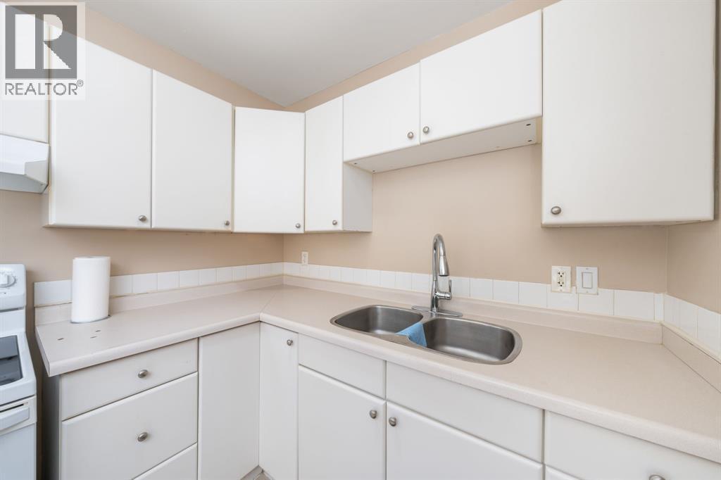 834 Exmouth Street Unit# 29, Sarnia, ON - Indoor Photo Showing Kitchen With Double Sink