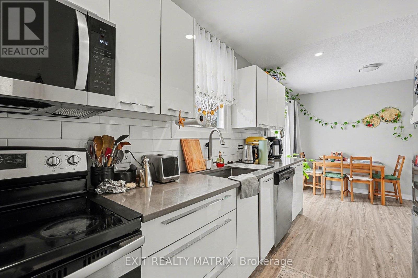 91 Sheldrake Drive, Ottawa, ON - Indoor Photo Showing Kitchen
