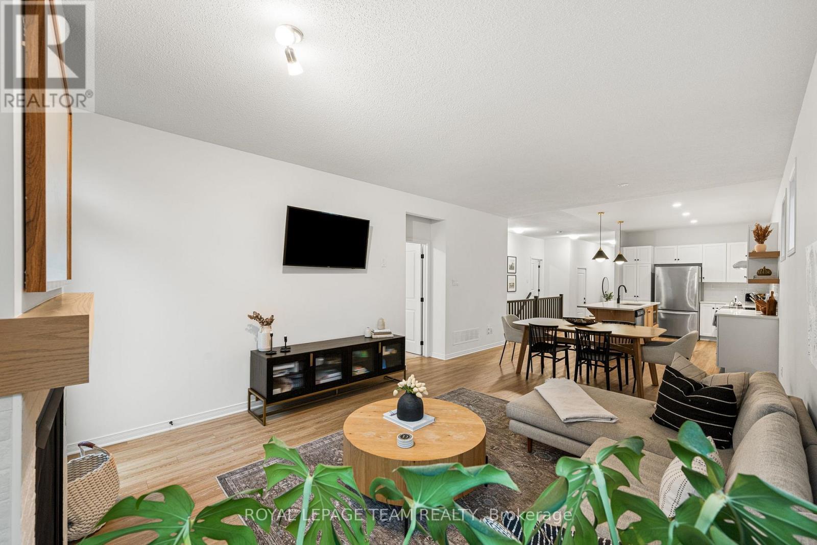 Open concept dining/living rooms - 198 Rathwell Street, Carleton Place, ON - Indoor Photo Showing Living Room