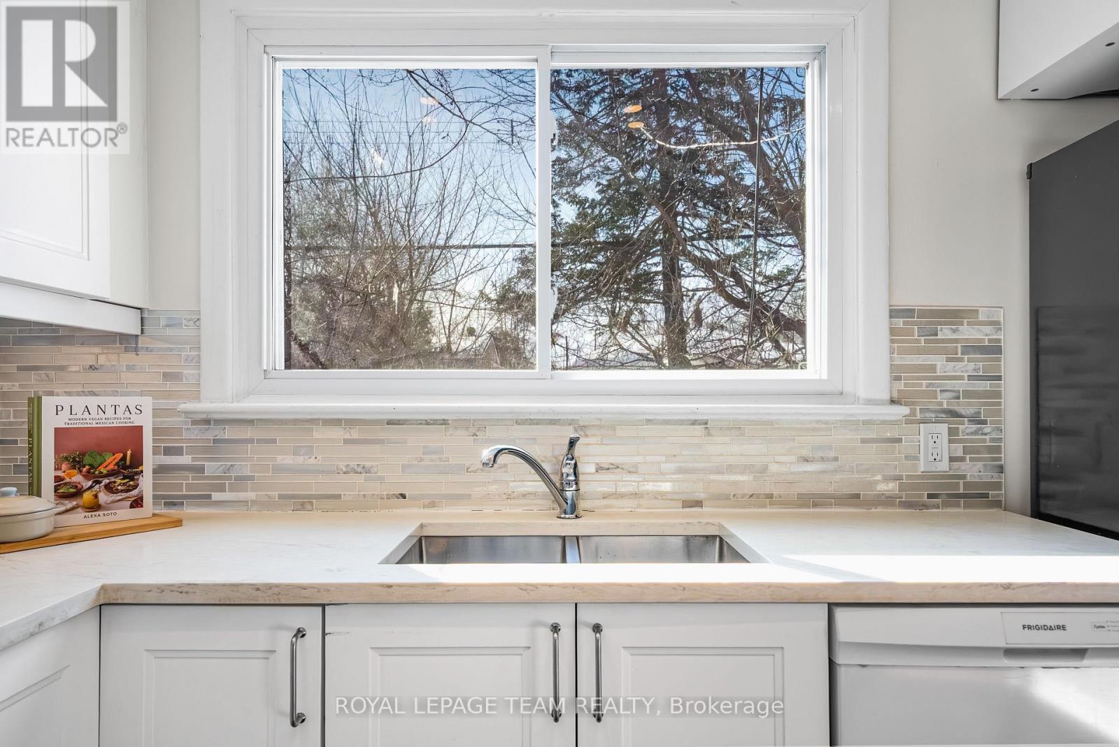 852 Borthwick Avenue, Ottawa, ON - Indoor Photo Showing Kitchen With Double Sink
