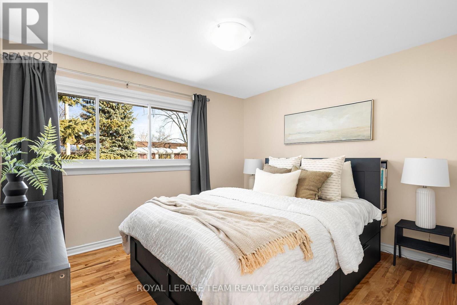 852 Borthwick Avenue, Ottawa, ON - Indoor Photo Showing Bedroom