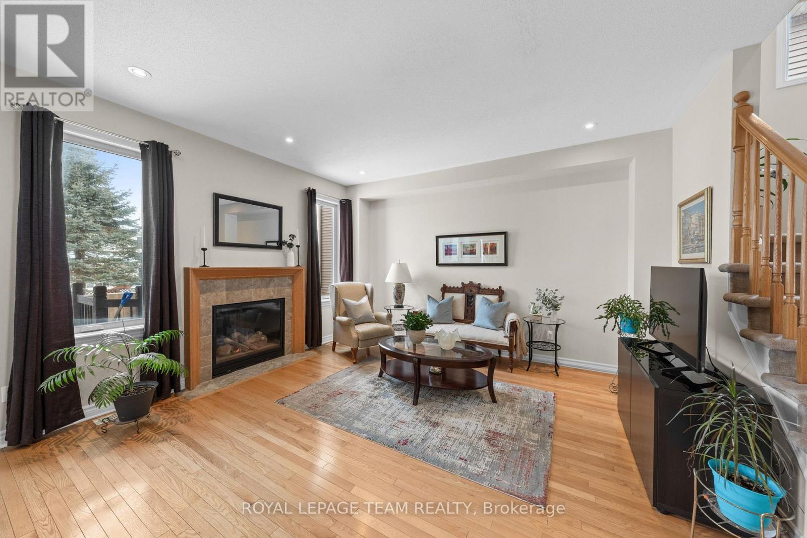 257 Denali Way, Ottawa, ON - Indoor Photo Showing Living Room With Fireplace