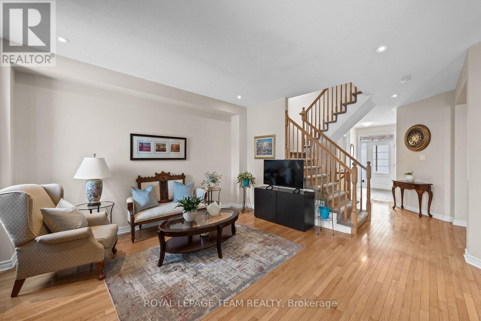 257 Denali Way, Ottawa, ON - Indoor Photo Showing Living Room