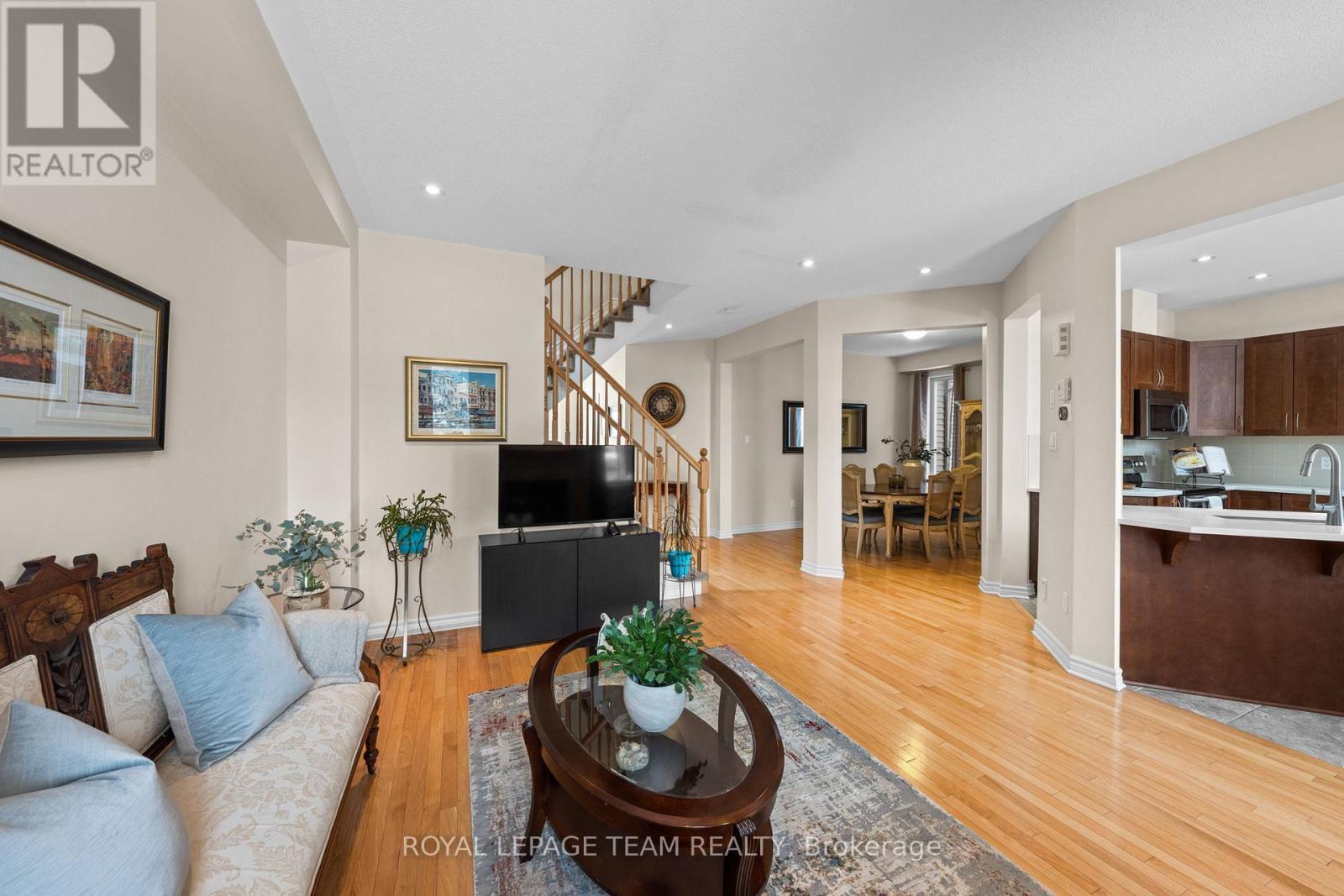 257 Denali Way, Ottawa, ON - Indoor Photo Showing Living Room