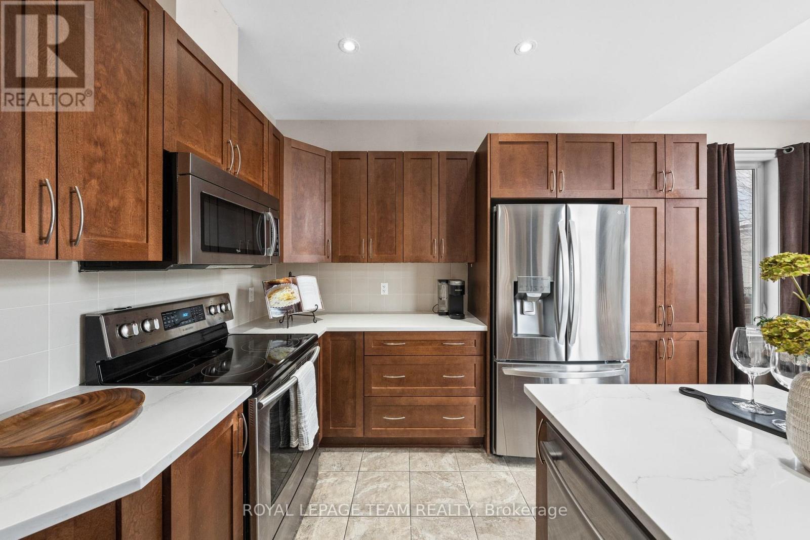 257 Denali Way, Ottawa, ON - Indoor Photo Showing Kitchen With Stainless Steel Kitchen