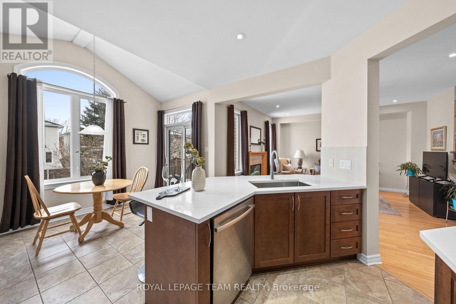 257 Denali Way, Ottawa, ON - Indoor Photo Showing Kitchen