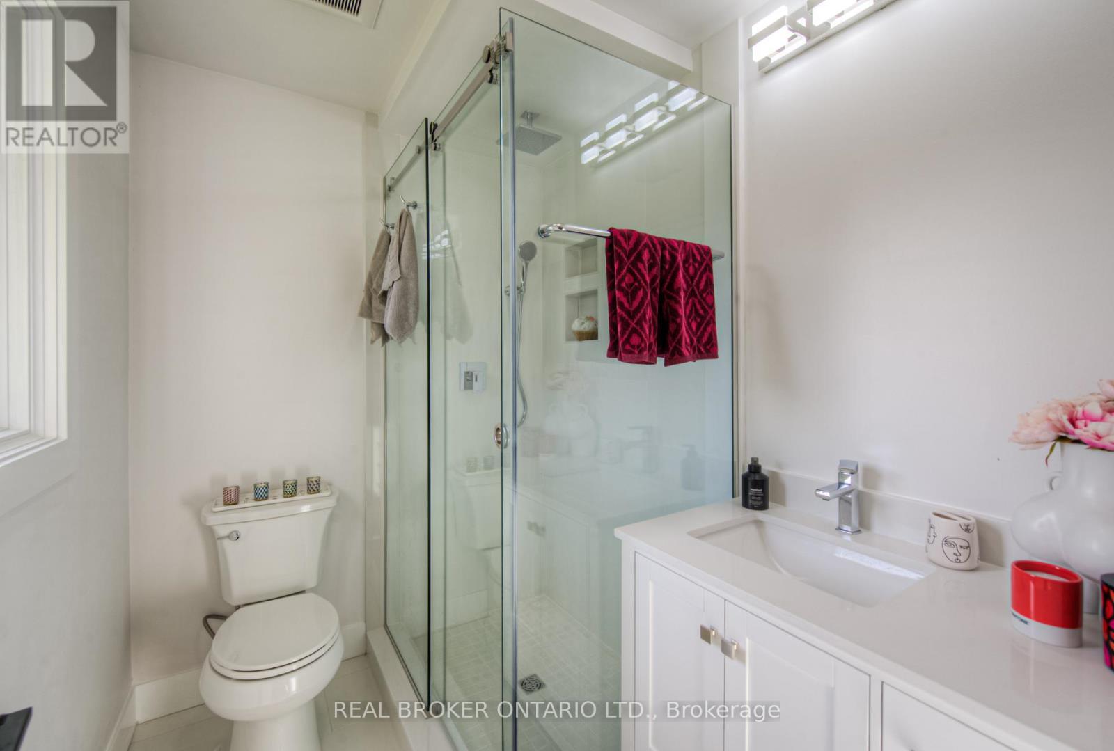 23 Carberry Road, Erin, ON - Indoor Photo Showing Bathroom