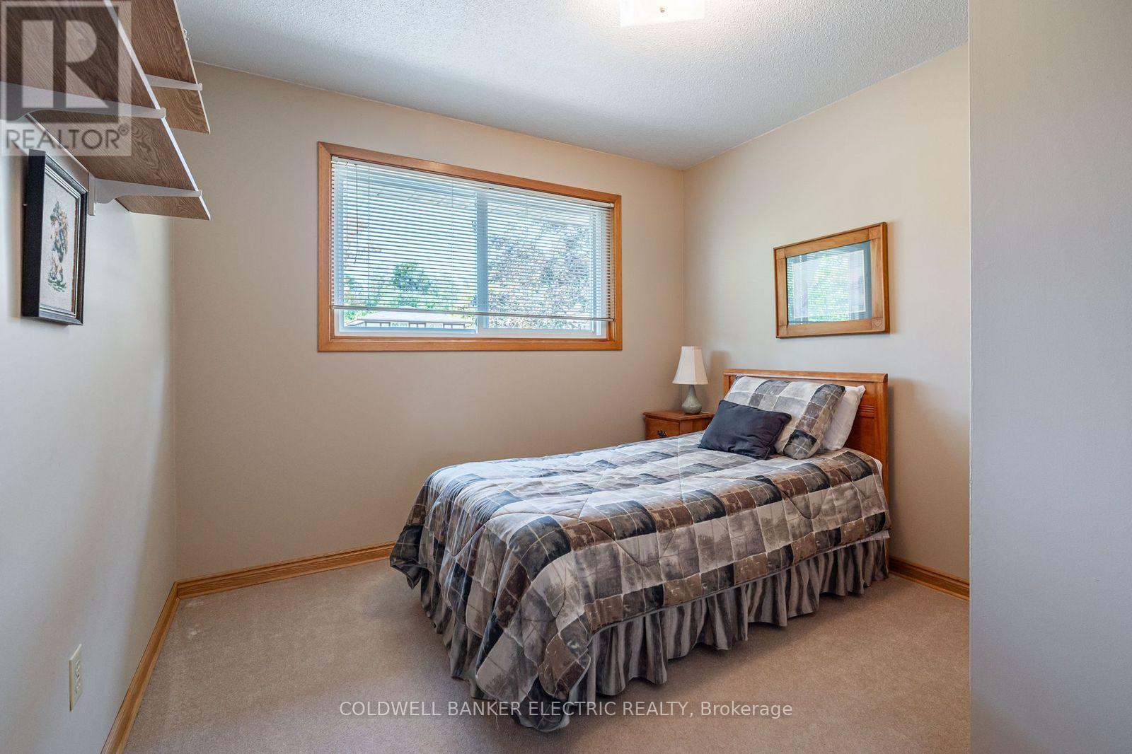 2nd Bedroom - 962 Golfview Road, Peterborough (Otonabee Ward 1), ON - Indoor Photo Showing Bedroom