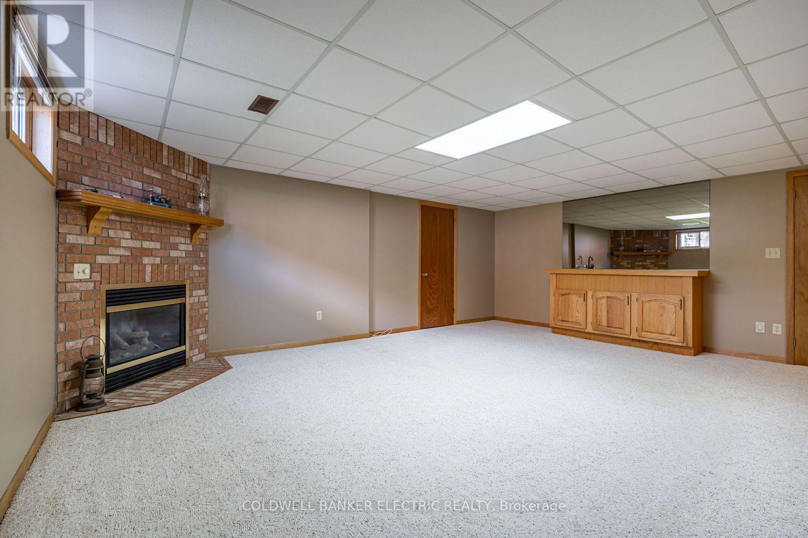 Rec Room & Wet Bar - 962 Golfview Road, Peterborough (Otonabee Ward 1), ON - Indoor With Fireplace