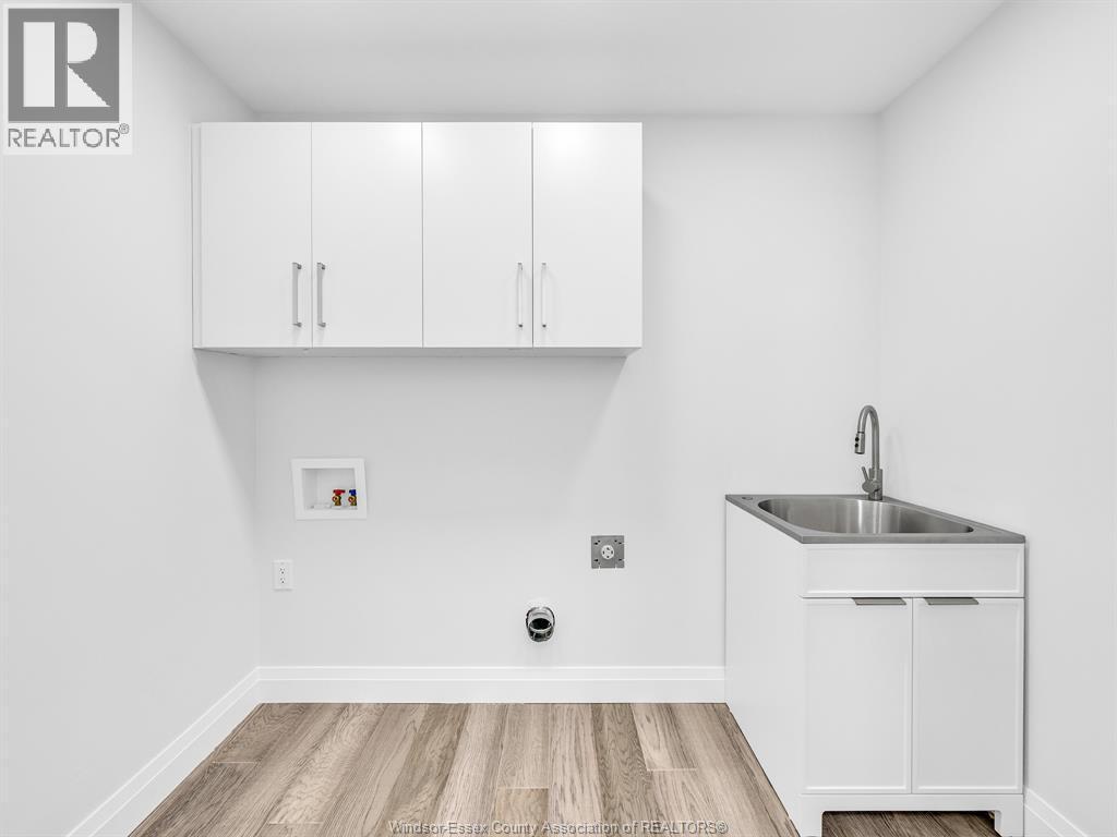 118 Bear Street, Essex, ON - Indoor Photo Showing Other Room