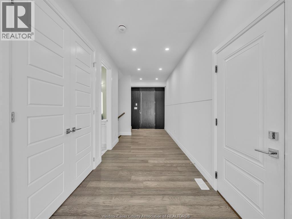 118 Bear Street, Essex, ON - Indoor Photo Showing Other Room