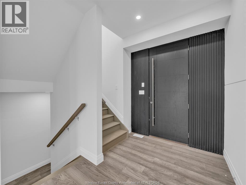 118 Bear Street, Essex, ON - Indoor Photo Showing Other Room