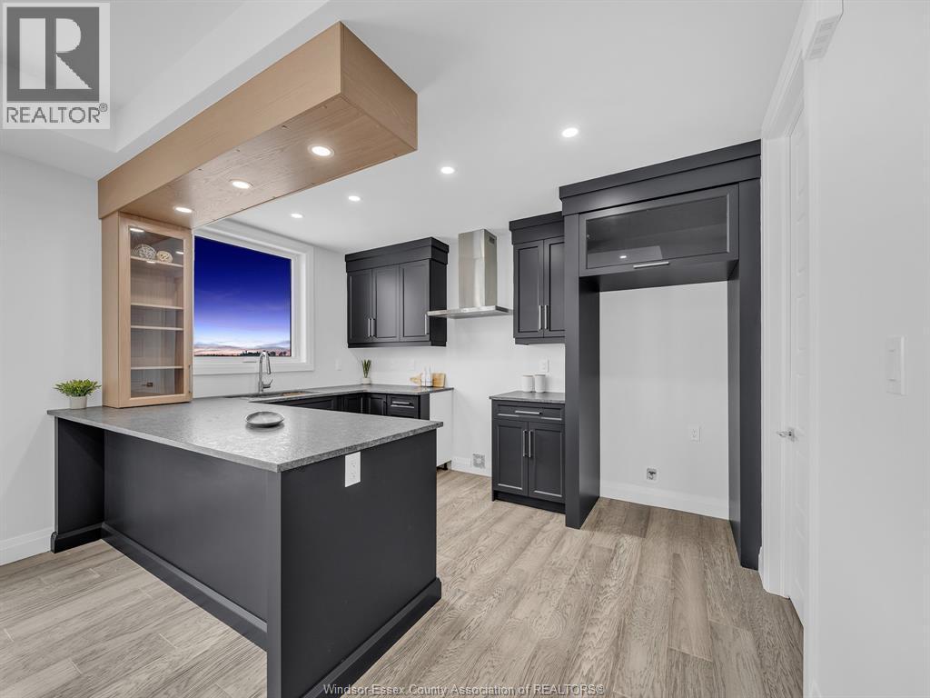 118 Bear Street, Essex, ON - Indoor Photo Showing Kitchen
