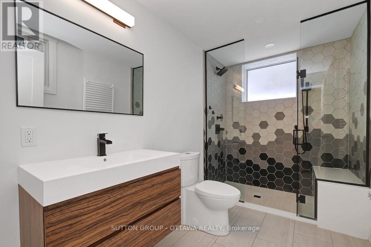 517 Braydon Avenue, Ottawa, ON - Indoor Photo Showing Bathroom