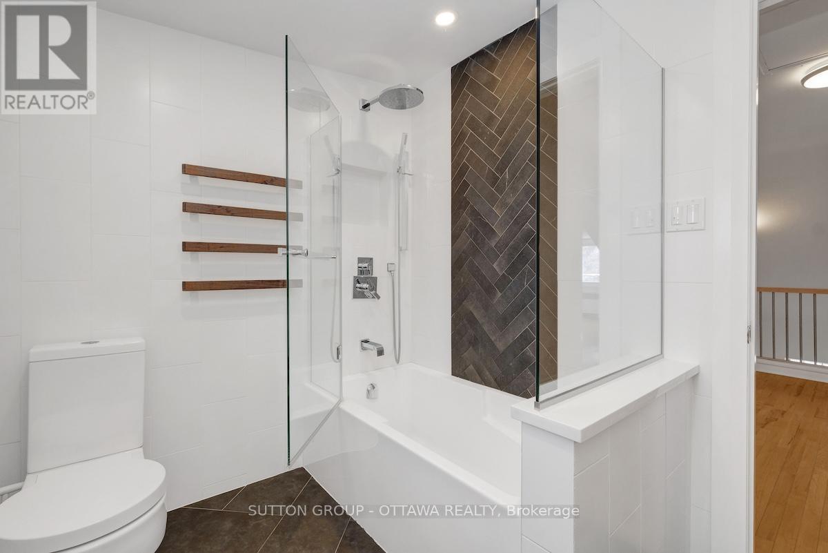 517 Braydon Avenue, Ottawa, ON - Indoor Photo Showing Bathroom