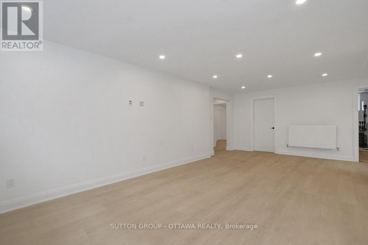517 Braydon Avenue, Ottawa, ON - Indoor Photo Showing Other Room