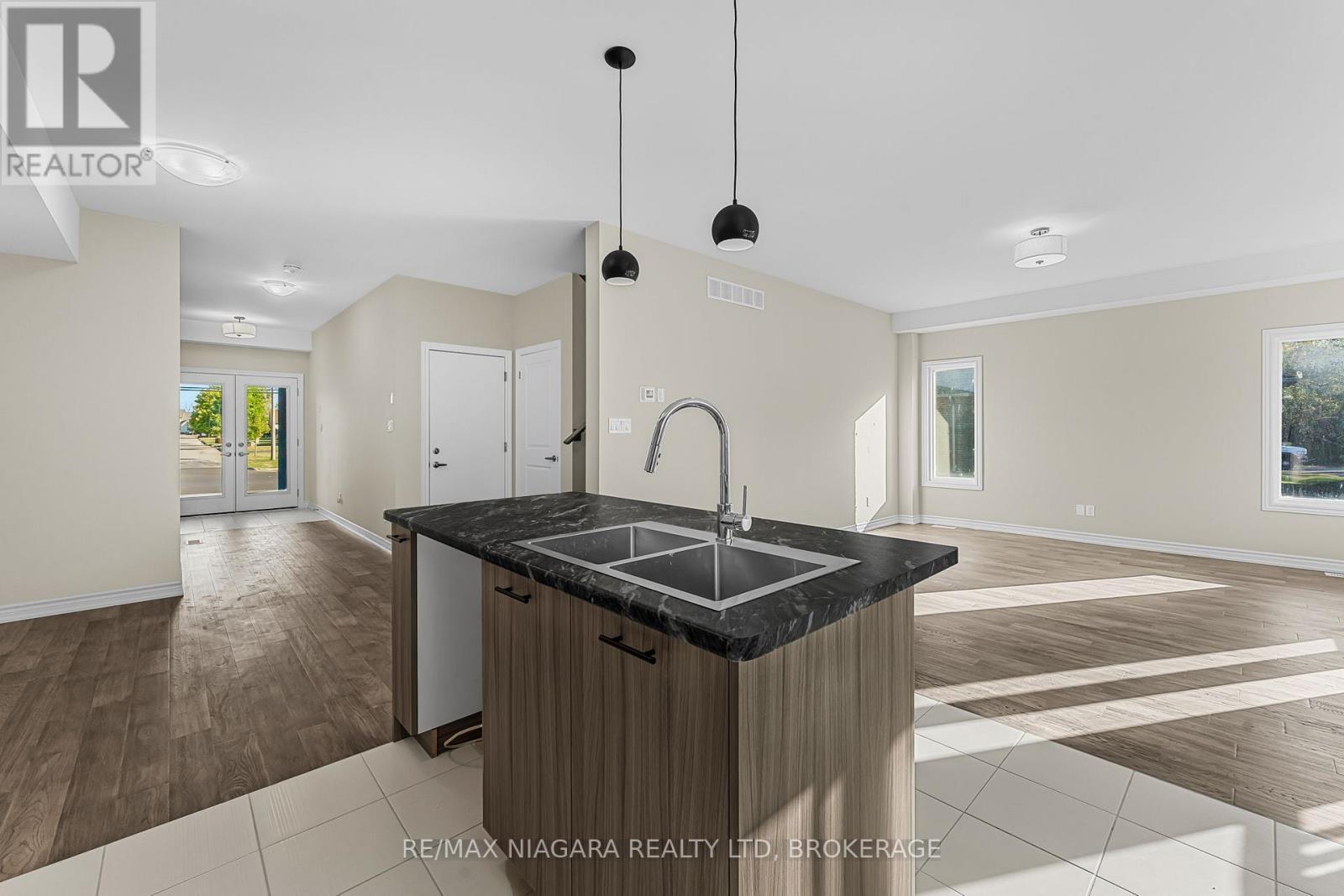 3219 Dominion Road, Fort Erie (Ridgeway), ON - Indoor Photo Showing Kitchen With Double Sink