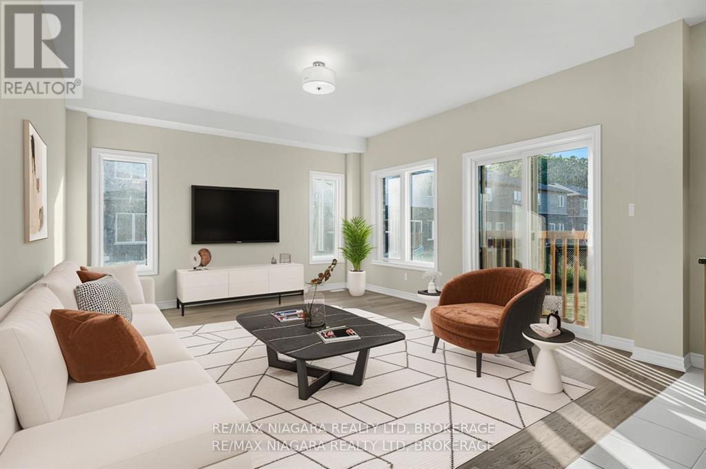 3219 Dominion Road, Fort Erie (Ridgeway), ON - Indoor Photo Showing Living Room