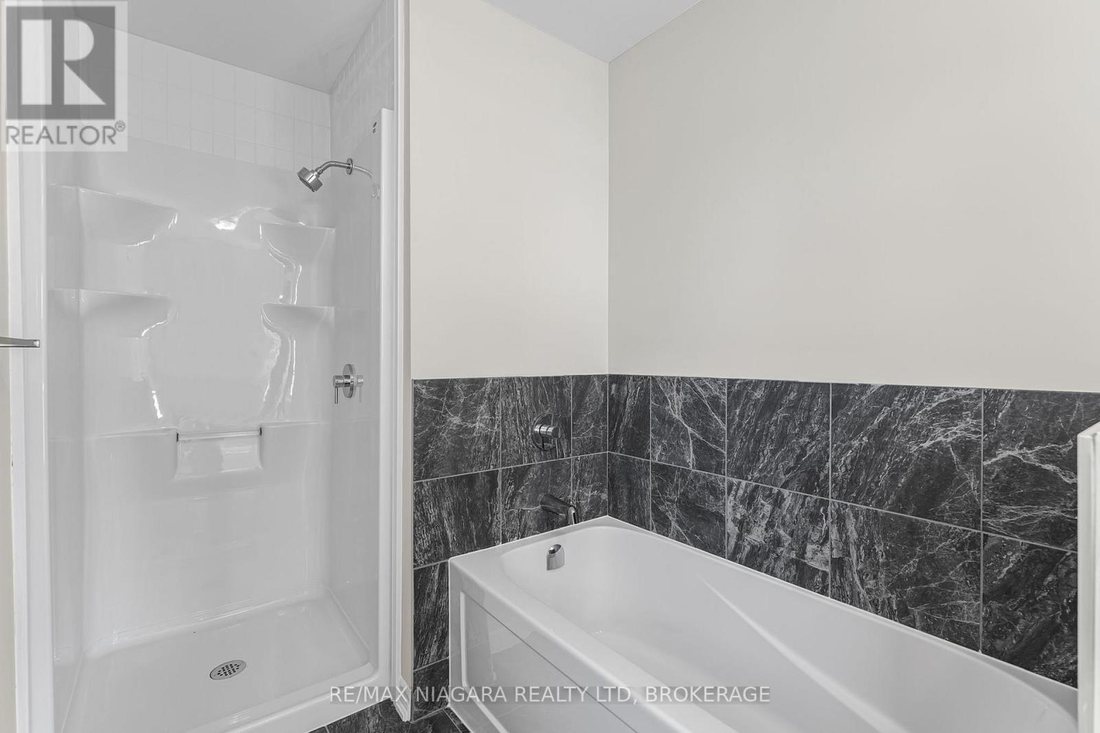 3219 Dominion Road, Fort Erie (Ridgeway), ON - Indoor Photo Showing Bathroom